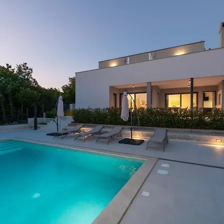 Alba Villa